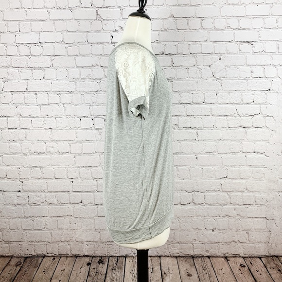 egs by éloges Gray & Ivory Cream Lace-Sleeve Tunic - Picture 2 of 7